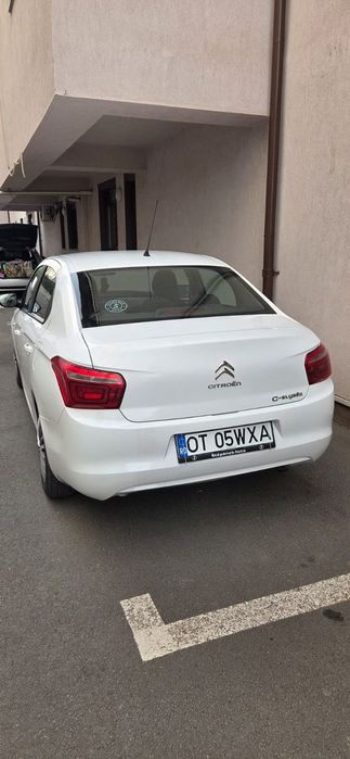 Citroën C-Elysée Totul functional,are un far zgariat pe dreapta .