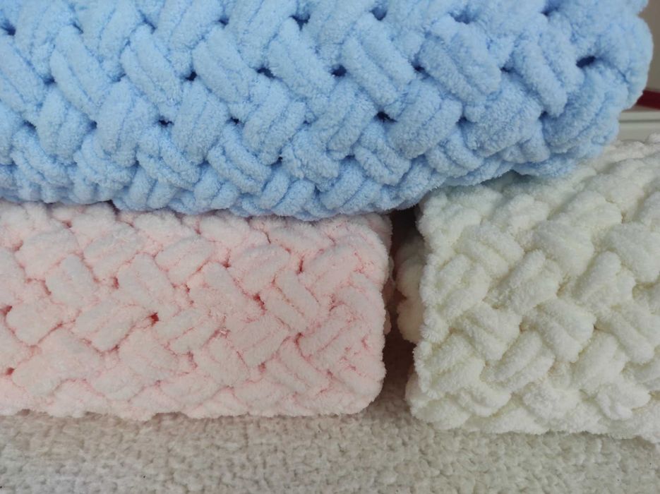 Бебешко одеяло-меко, пухкаво, ръчно плетено