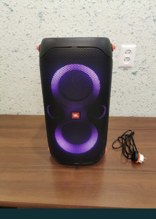 Продам Музыкальную Колонку JBL110