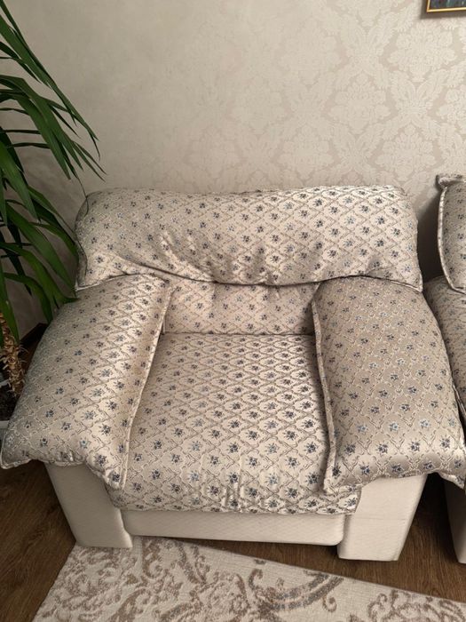 Диван и два кресла