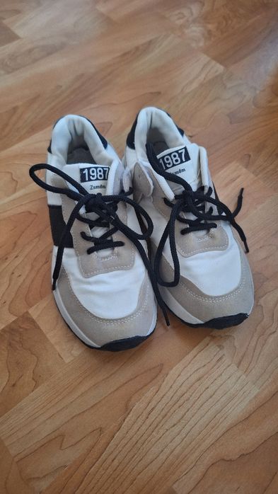 Детски маратонки,отговарят на номер 34