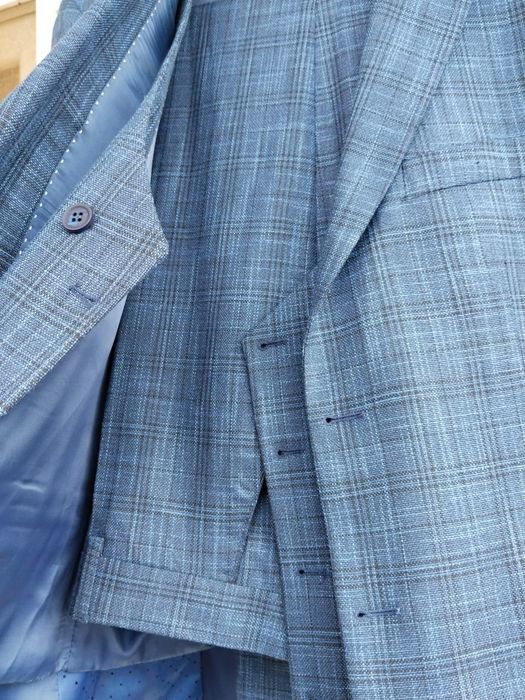 Продам костюм тройку