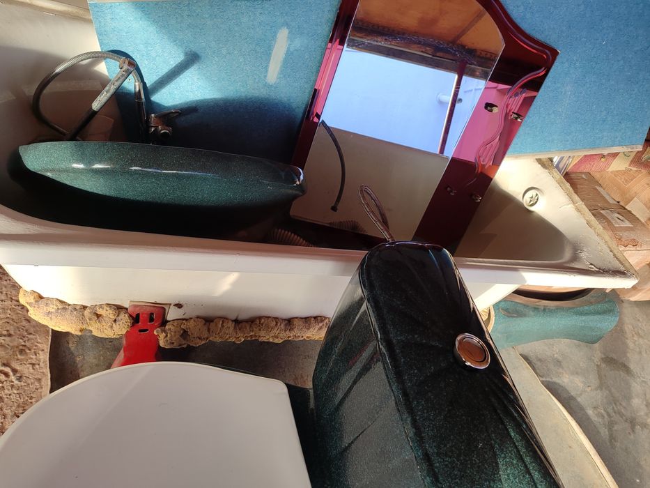 Продам унитаз, раковина, ванна