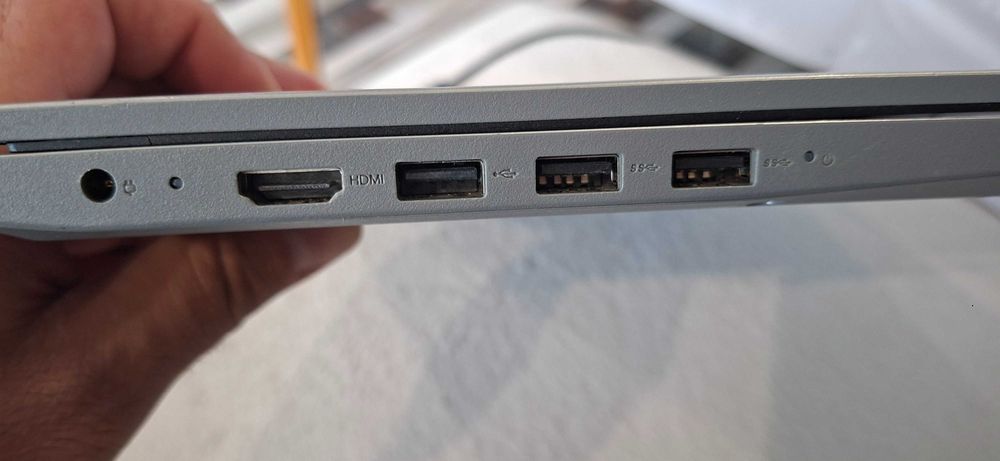 Продавам изгоден лаптоп Lenovo