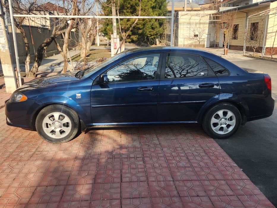 Gentra 3 poz 2023 srochno sotiladi