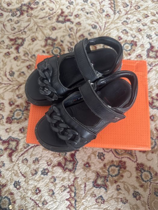 сандали для девочки кожанные 29р