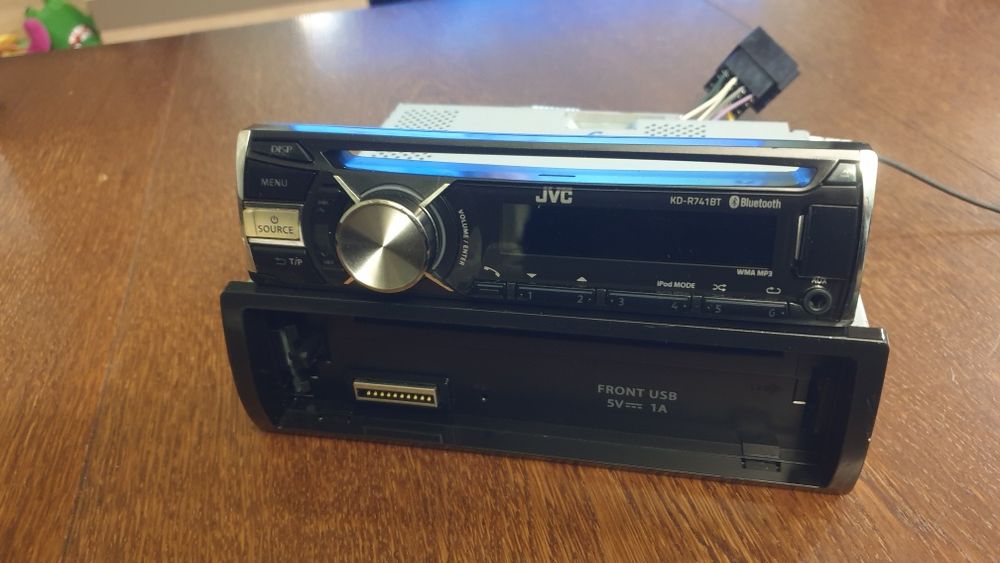 Авто плеър радио музика за кола JVC CD MP-3 USB AUX Bluetooth