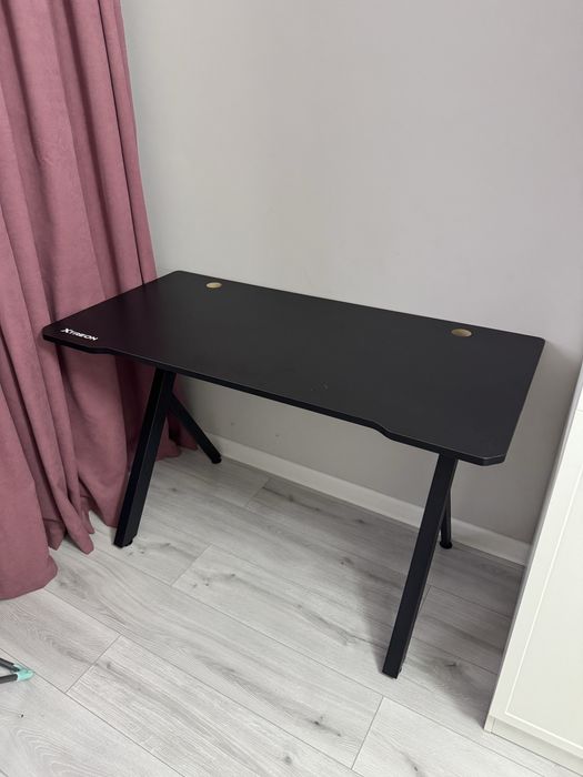 Продам компьютерный стол и кресло