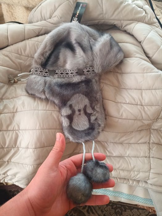 Продавам шапки много добре изработени.