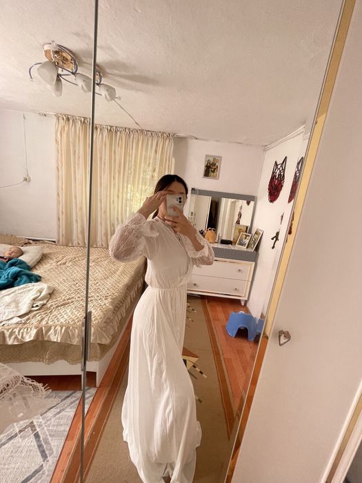 Платье белое! Можно одевать под джакет