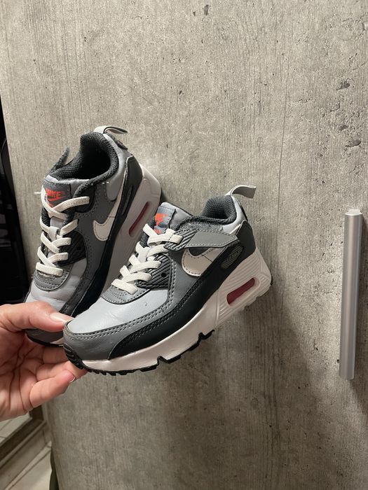 Adidasi Nike nr 27,5