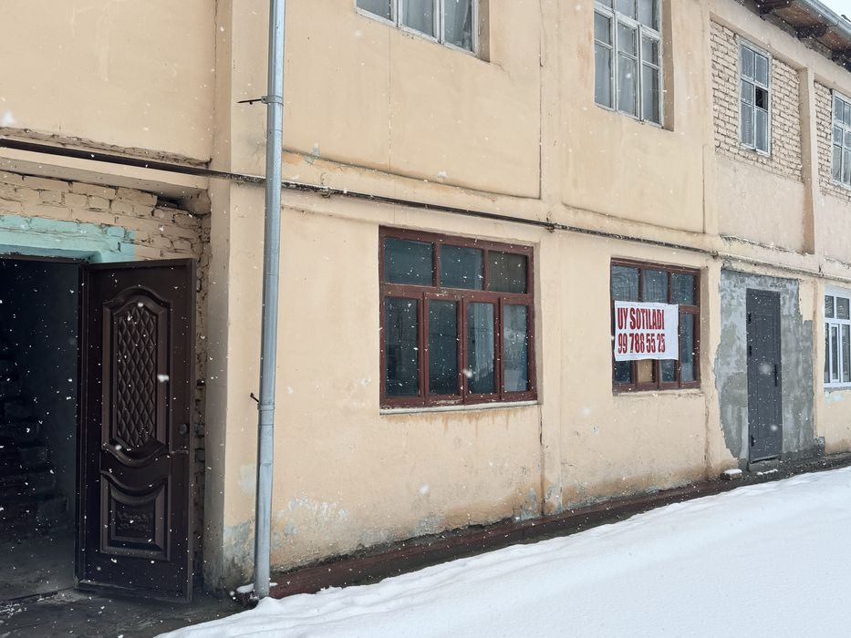 дом сотилади 1-етаж сирдарйо сент малек 3 хоналик каралса зор уй болад