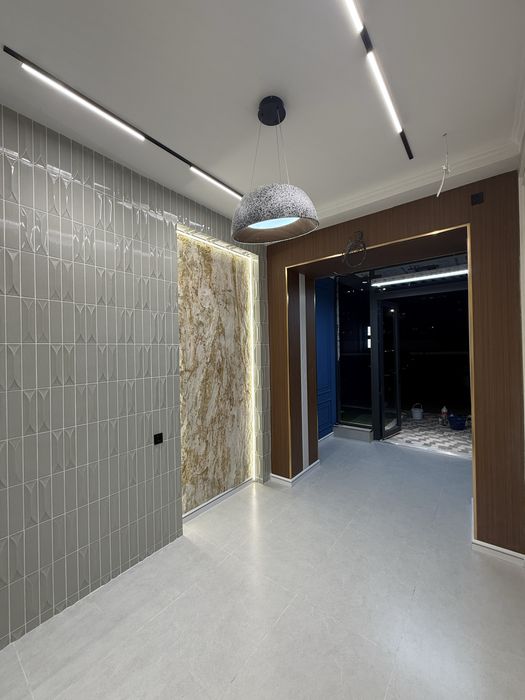 ПРОДАЕТСЯ коммерческое СВОЁ Ор р: метро Новза площадь 20м