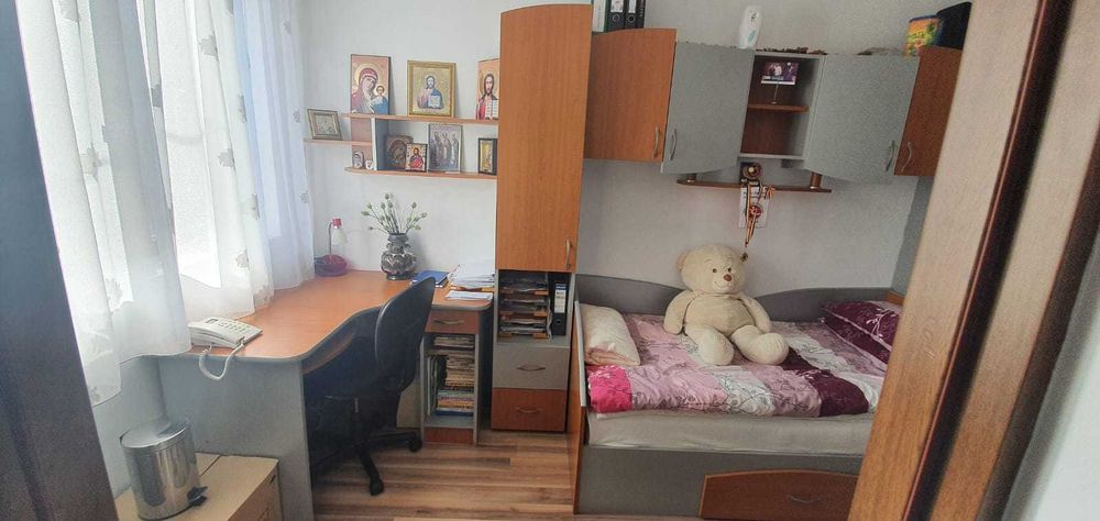 Apartament la curte spre închiriere