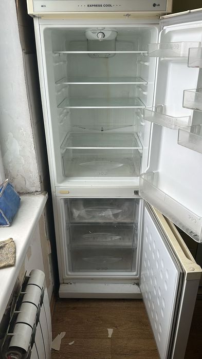 Холодильник LG e