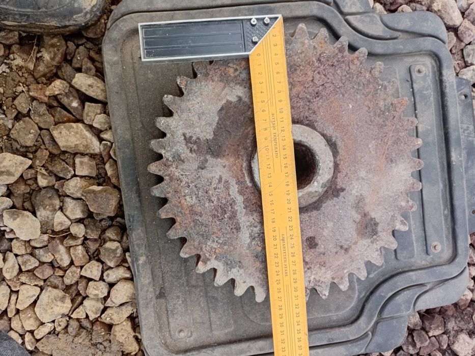 Шестерня, б.у., 38 зубьев.