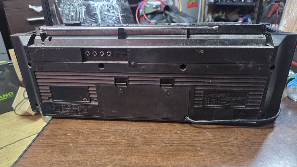 Radiocasetofon ani 80 Hitachi 3D Super Woofer boombox