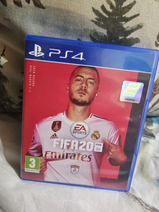 Vând FIFA 18,20,21