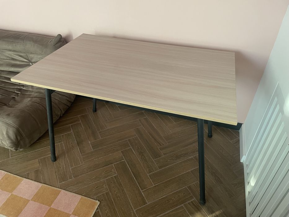 Стол в идеальном состоянии