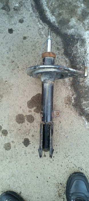 Продам амортизаторы на камри 50 стойки