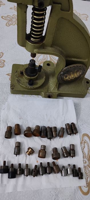 Set gherghefe, sepci, suporți, Happy