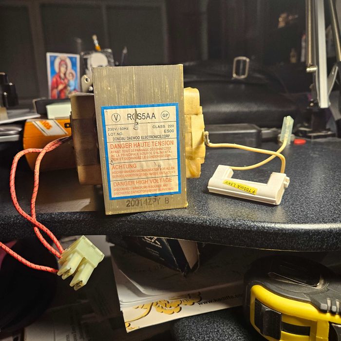 трансформатор високо напрежение  за магнетрон230 V