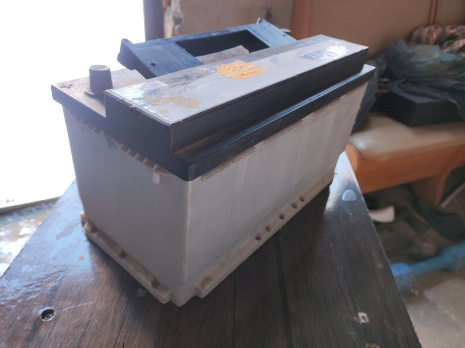 Продаем аккумулятор 90 ампер VARTA
