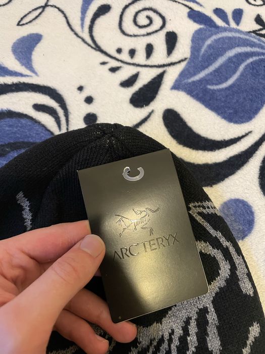 căciulă Arc’teryx, nouă