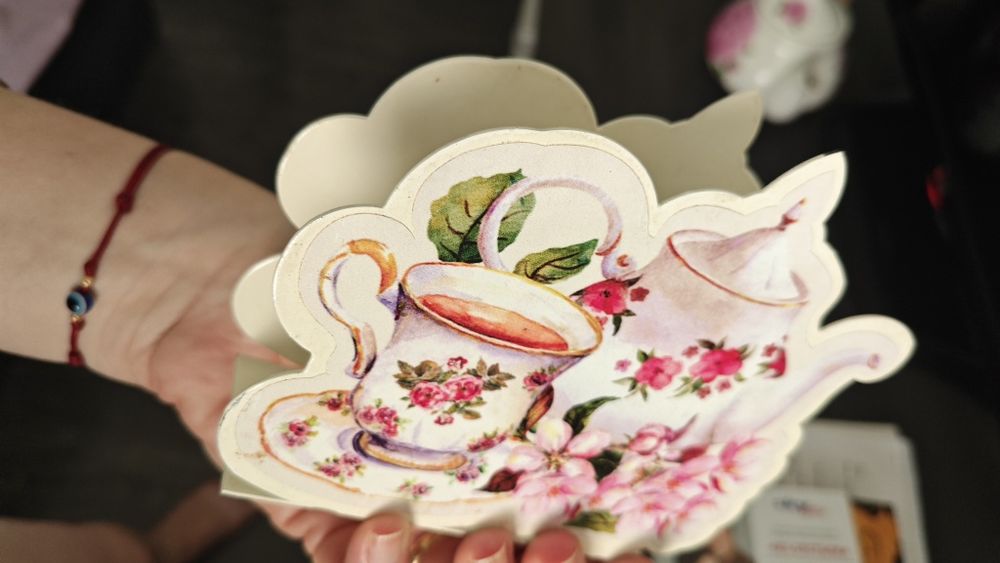 Красив  салфетник с флорални мотиви