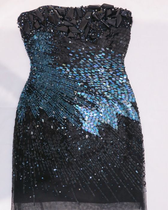 Елегантна рокля с пайети