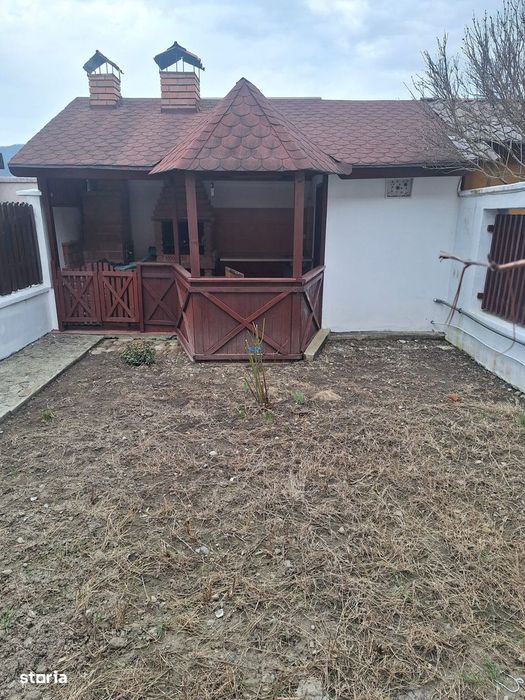 Casa P+etaj in Vlădesti