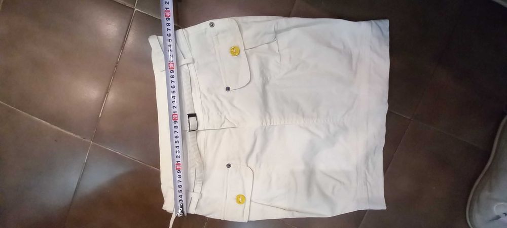 Бяла пола тип молив