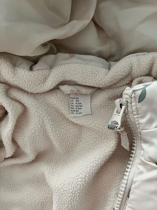 Бебешко яке Н&М.