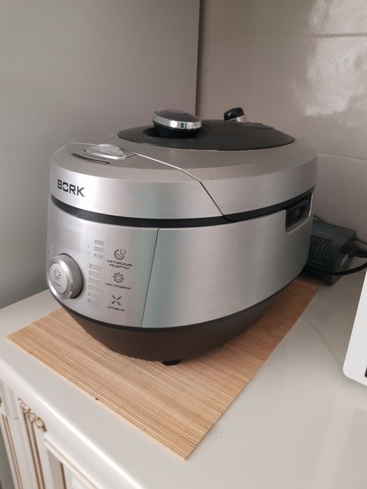 Срочно продам Мультиварку BORK U800