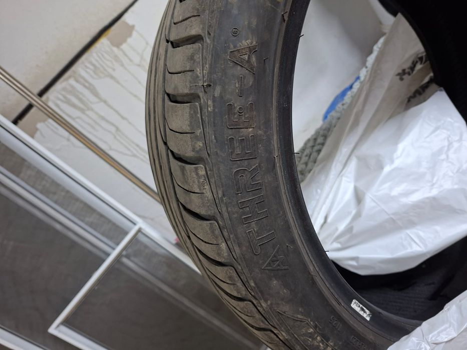 Продам комплект резины на X5