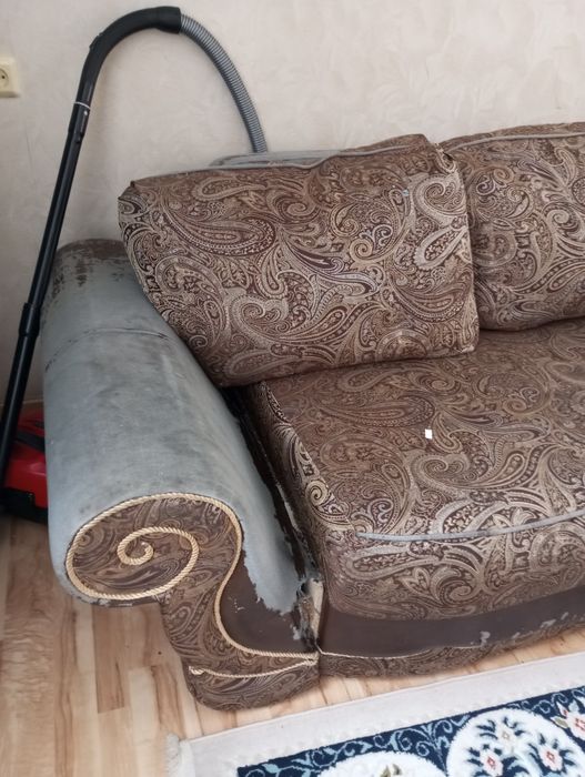 Диван, кресло сломанные