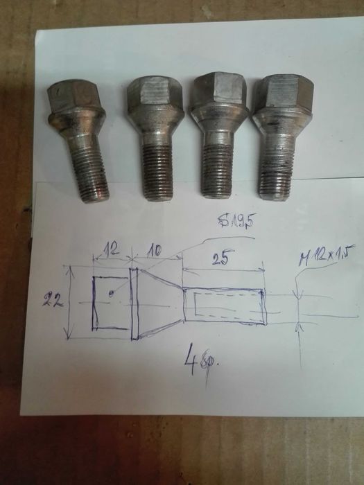 Продавам  болтове за джанти и секретни Гайки
