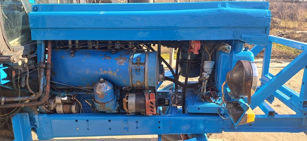 Трактор 28 сотилади