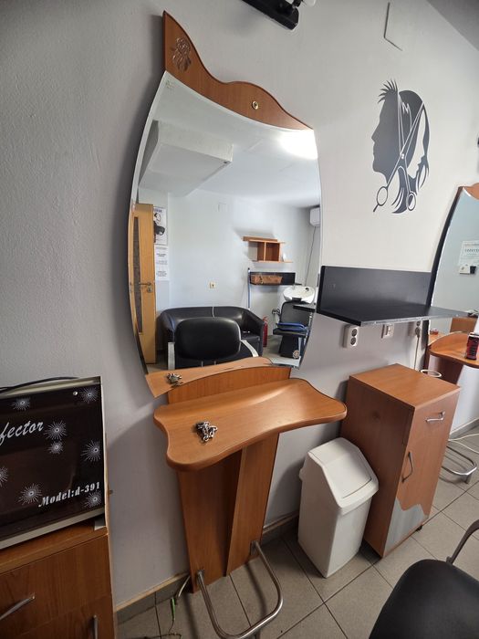 Vand post de coafură frizerie