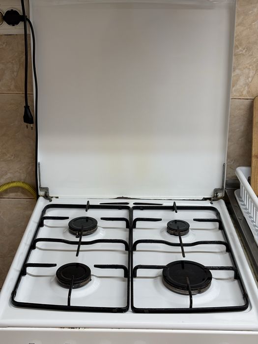 Zanussi, aragaz cu aprindere prin scantee.
