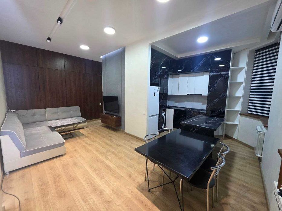 Продаётся 3х комн дуплекс квартира на 1 этаже Ор-р Болгарский посёлок