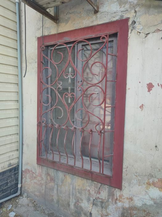 Кованые решетки и кованая дверь