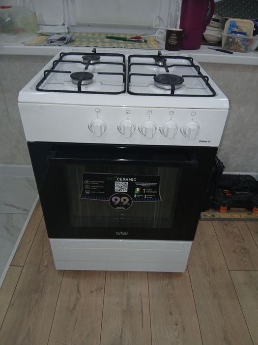 Продам газовую плиту