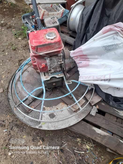 Продам затирочную машину по бетону.