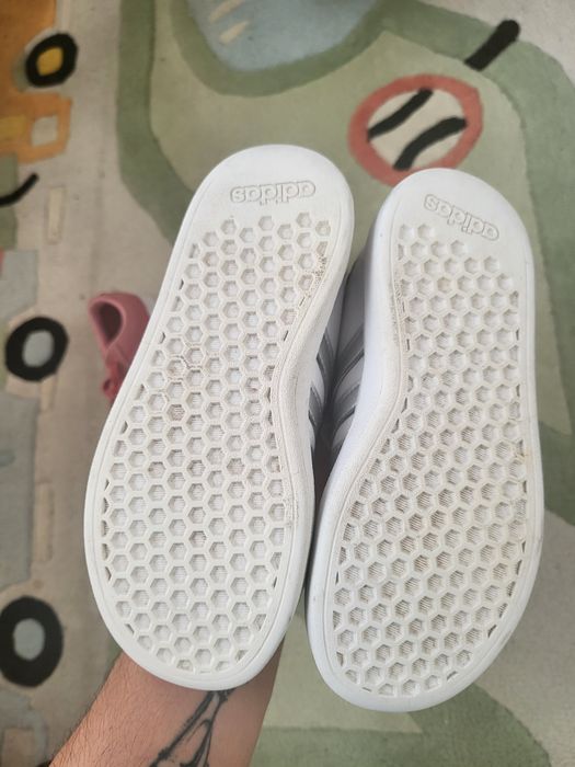 Vand adidași mărimea 30-31