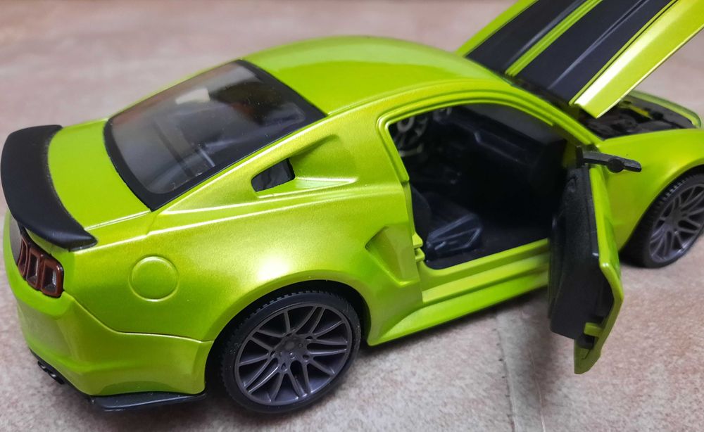 Машинка модель коллекционная