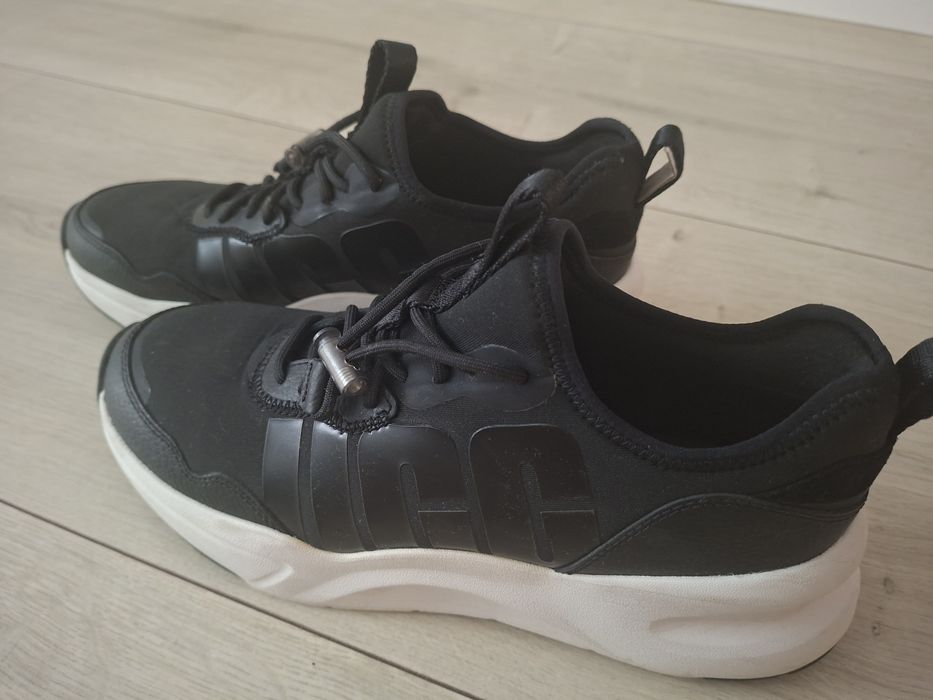 Sneakers UGG marimba 40 purtati o singura data, extrem de usori