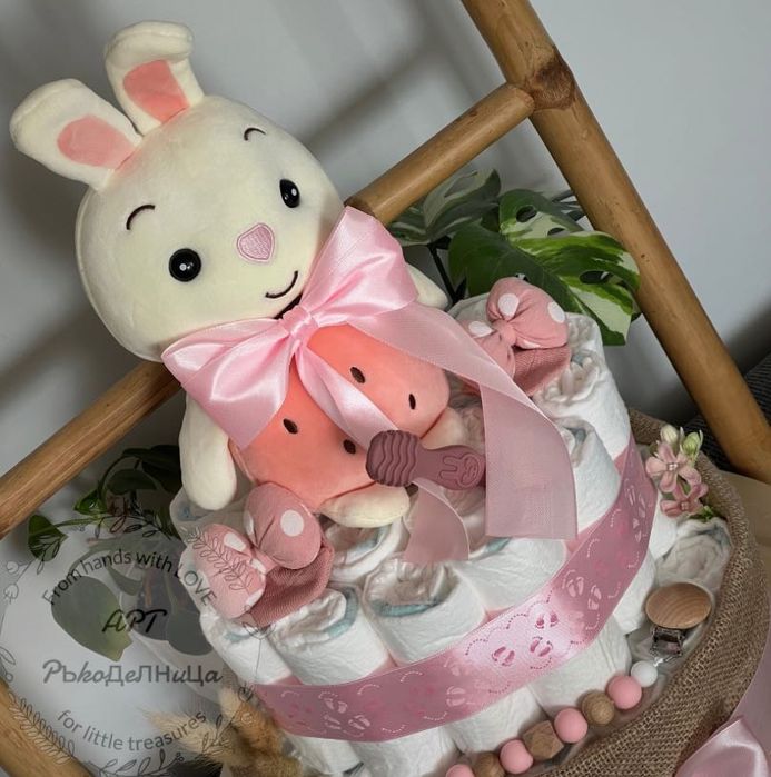 Торти от памперси на 2 етажа от “АРТ Ръкоделница”