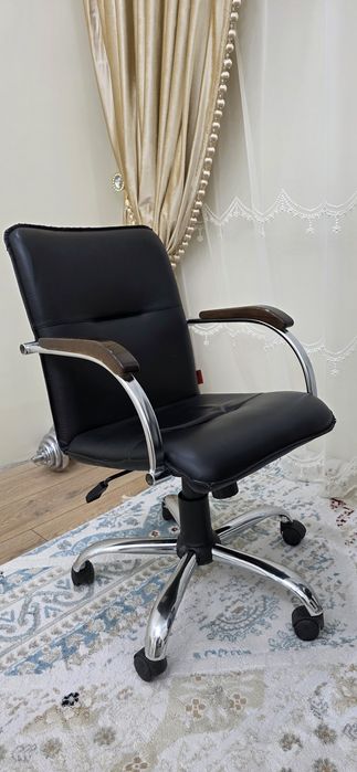 Продам офисные кресла