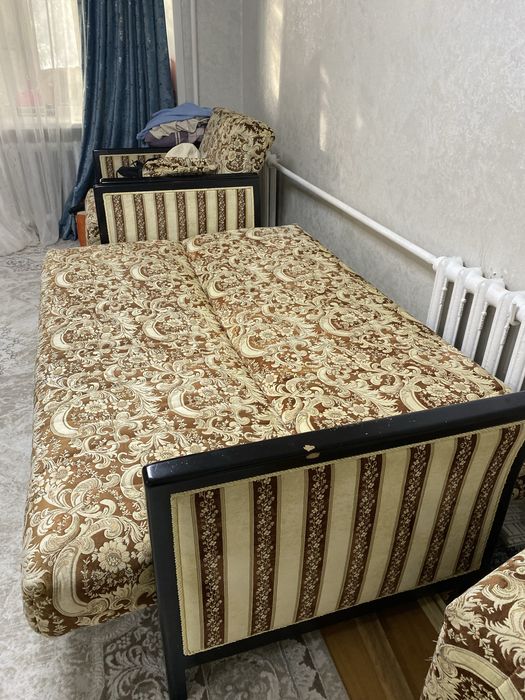 Продам диван, кресло и пуфик.